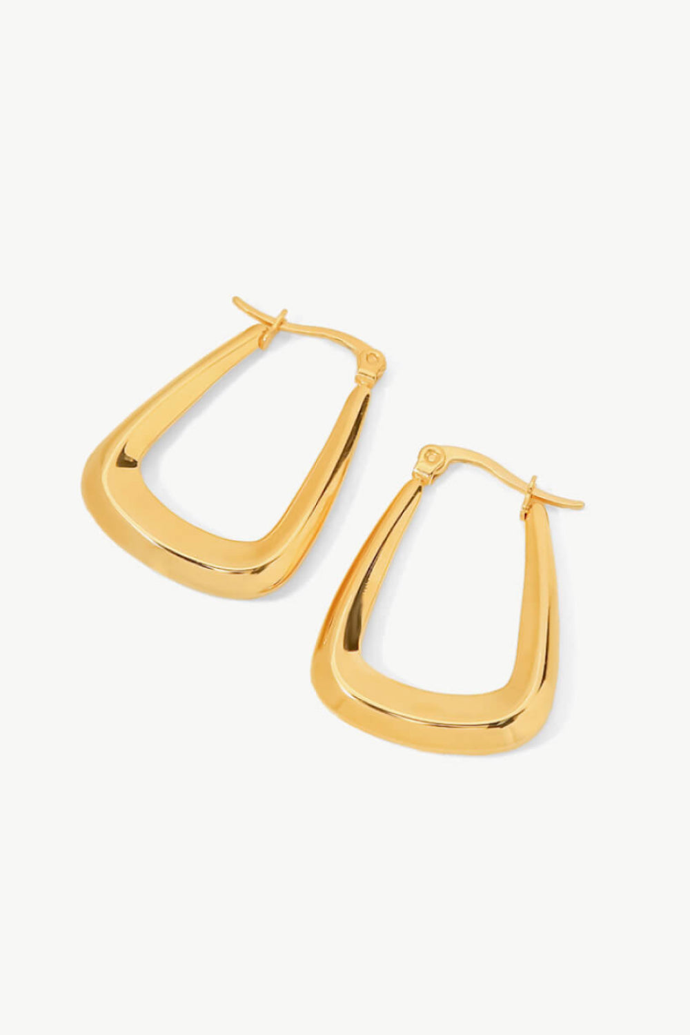 "Elegancia Angular: Aretes Geométricos en Oro 18K"