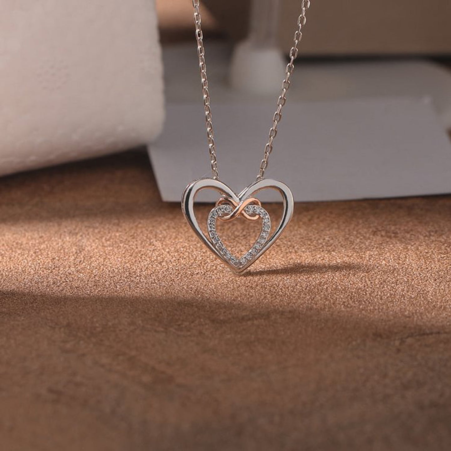 "Brillo de Corazón: Collar en Plata 925 con Circonitas"