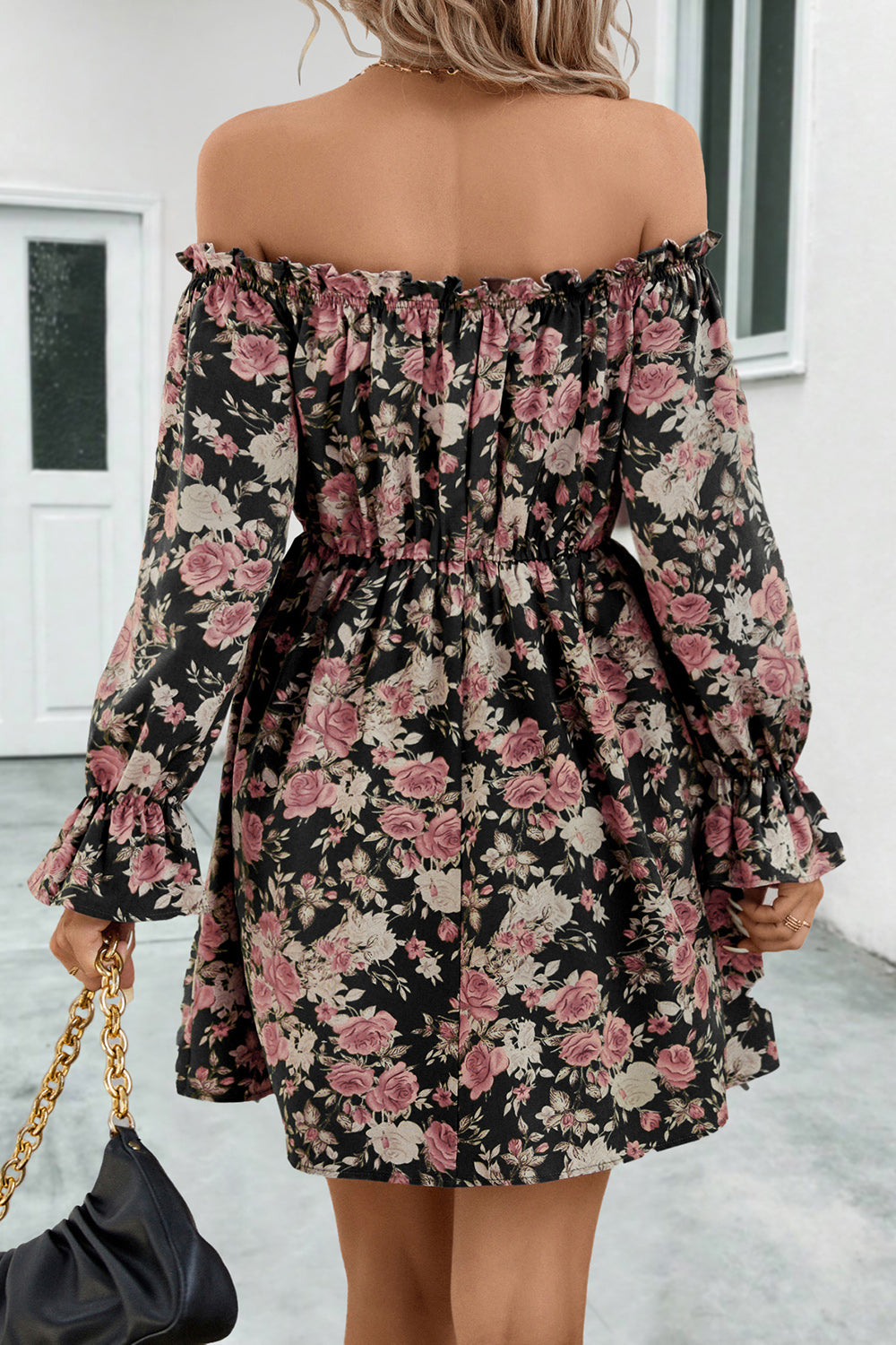 "Romance Floral: Vestido Off-Shoulder con Volantes